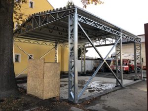 ocelová konstrukce přístřešku